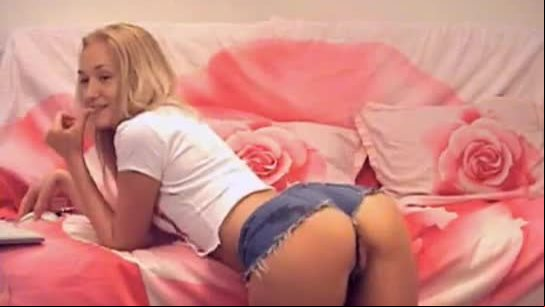 Beautiful blonde masturbating just for you(1).flv