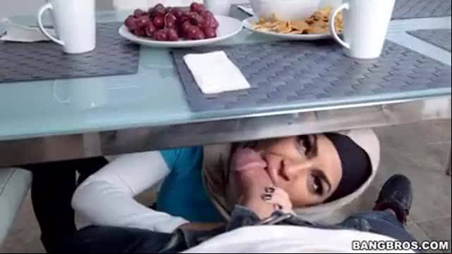 Julianna vega and mia khalifa